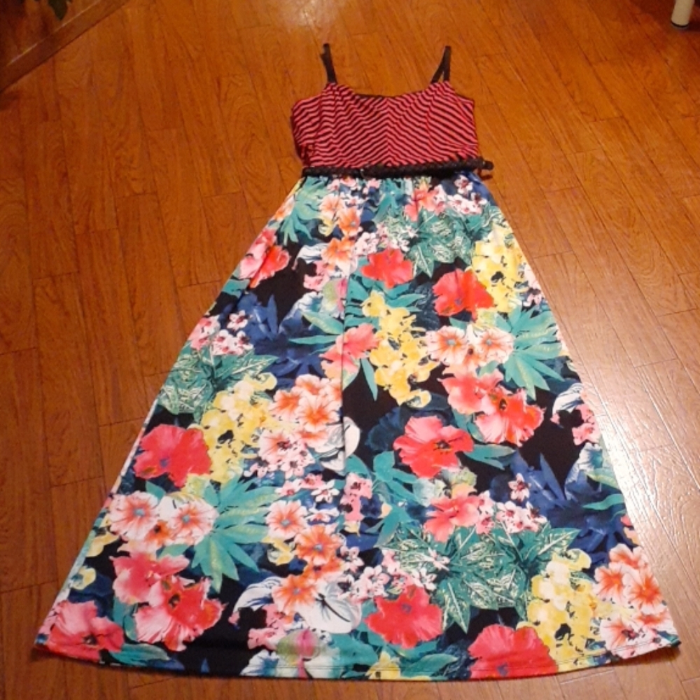 🛑 SOLD 🛑.   Print Maxi Dress with Braided Belt